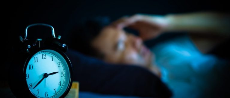 Warum wache ich nachts immer wieder auf? - Medizin Heute